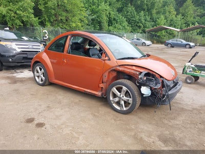 VOLKSWAGEN NEW BEETLE 2010