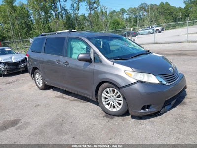 TOYOTA SIENNA 2013