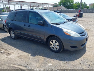 TOYOTA SIENNA 2010