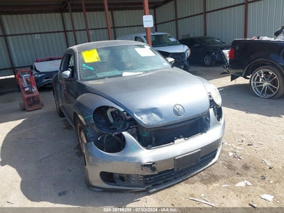 VOLKSWAGEN BEETLE 2012