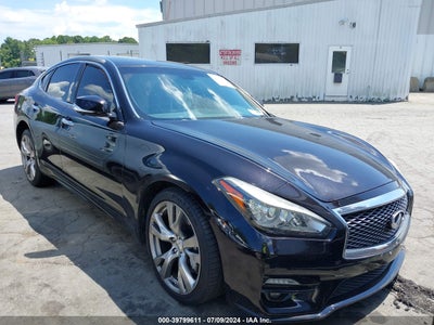 INFINITI Q70 2015
