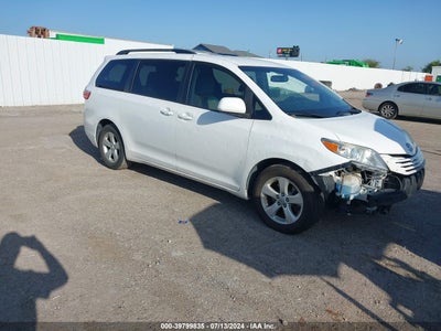 TOYOTA SIENNA 2015