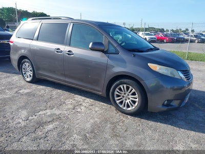 TOYOTA SIENNA 2013