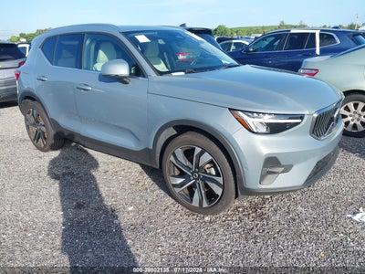 VOLVO XC40 2023