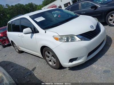 TOYOTA SIENNA 2011
