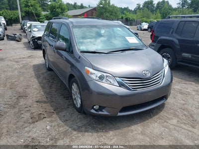 TOYOTA SIENNA 2013