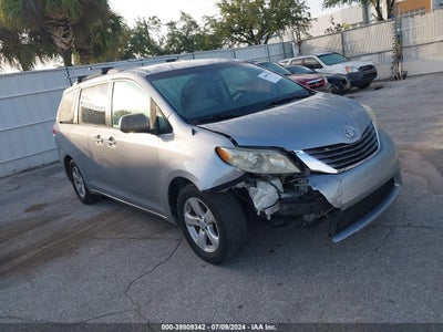 TOYOTA SIENNA 2011
