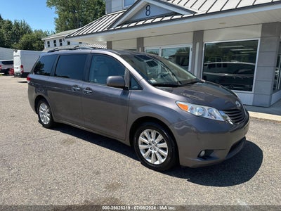 TOYOTA SIENNA 2011