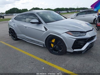 LAMBORGHINI URUS 2021