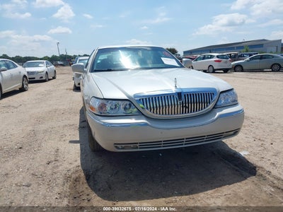 LINCOLN TOWN CAR 2004