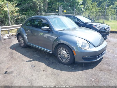 VOLKSWAGEN BEETLE 2013