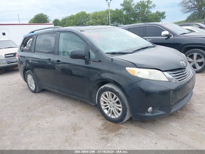 TOYOTA SIENNA 2011