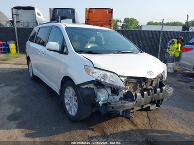 TOYOTA SIENNA 2015