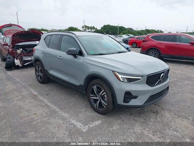 VOLVO XC40 2024
