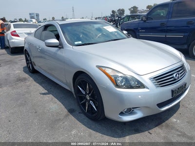 INFINITI JOURNEY 2011