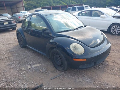 VOLKSWAGEN NEW BEETLE 2010