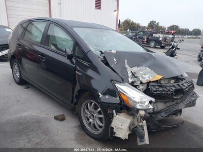 TOYOTA PRIUS V 2015