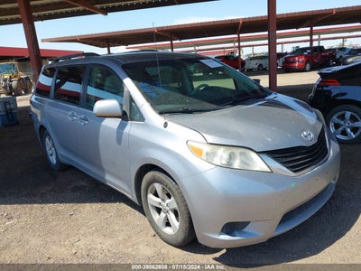 TOYOTA SIENNA LE V6 2011