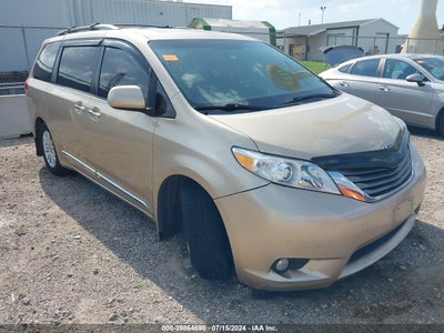 TOYOTA SIENNA 2011