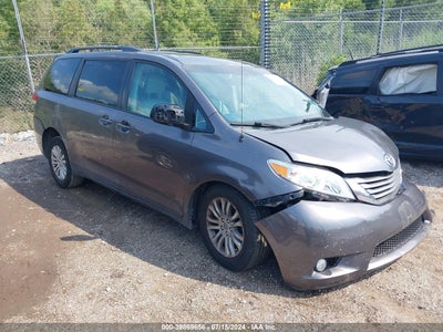 TOYOTA SIENNA 2013