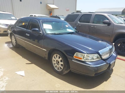 LINCOLN TOWN CAR 2010
