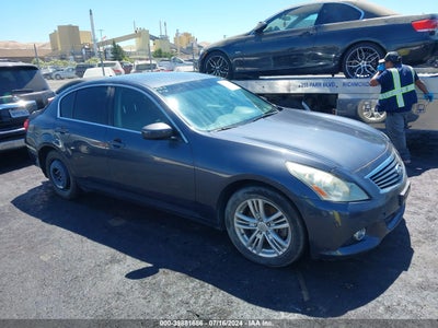 INFINITI JOURNEY 2011