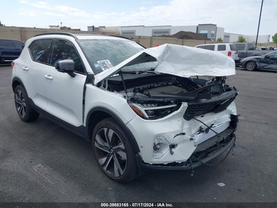 VOLVO XC40 2023