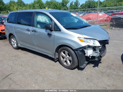TOYOTA SIENNA 2019