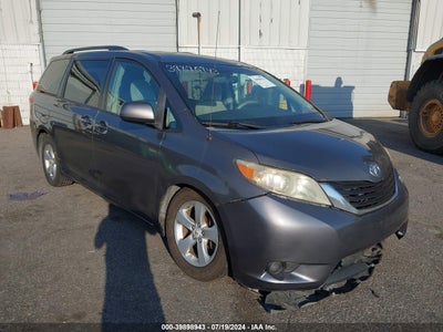 TOYOTA SIENNA 2012