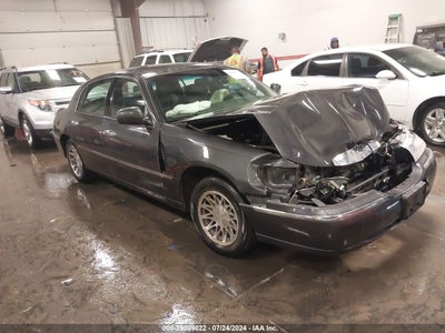 LINCOLN TOWN CAR 2000