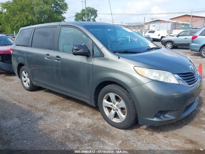 TOYOTA SIENNA 2012