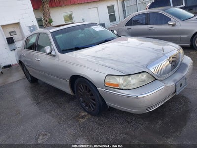 LINCOLN TOWN CAR 2003