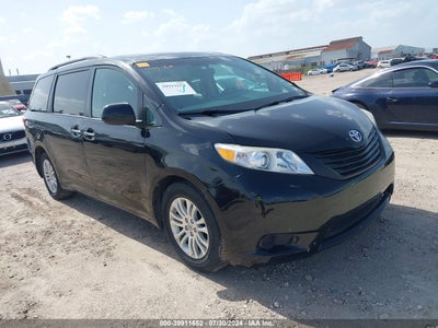 TOYOTA SIENNA 2016