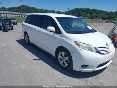 TOYOTA SIENNA 2015