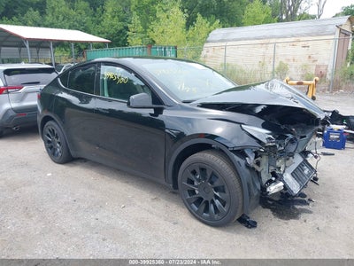 TESLA MODEL Y 2024