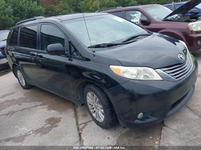 TOYOTA SIENNA 2011