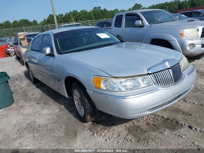 LINCOLN TOWN CAR 2001