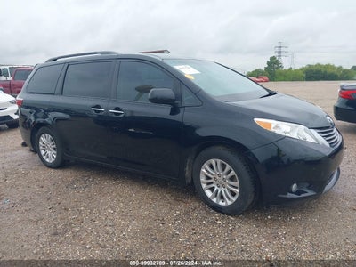 TOYOTA SIENNA 2016