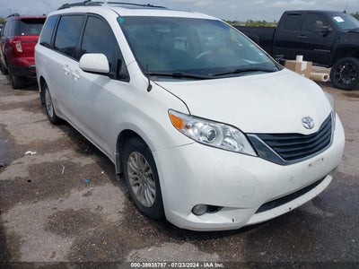TOYOTA SIENNA 2013