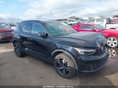 VOLVO XC40 2024