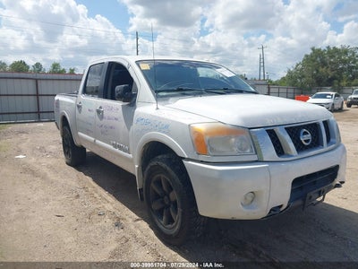 NISSAN TITAN 2014