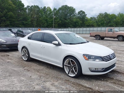 VOLKSWAGEN PASSAT 2012