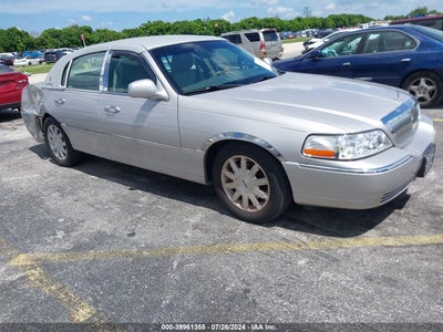 LINCOLN TOWN CAR 2011
