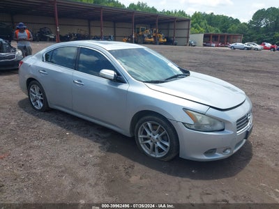 NISSAN MAXIMA 2010