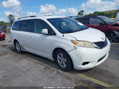 TOYOTA SIENNA 2011