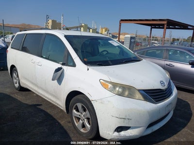 TOYOTA SIENNA LE V6 2011