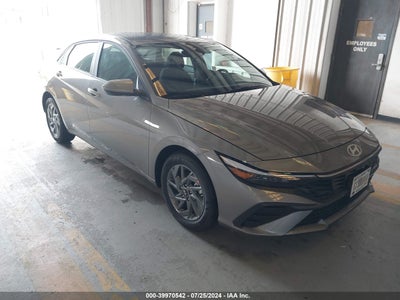 HYUNDAI ELANTRA HYBRID 2024