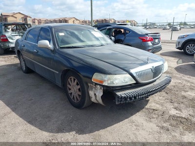 LINCOLN TOWN CAR 2011