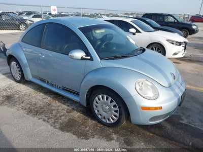 VOLKSWAGEN NEW BEETLE 2010