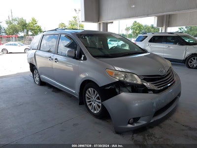 TOYOTA SIENNA 2015